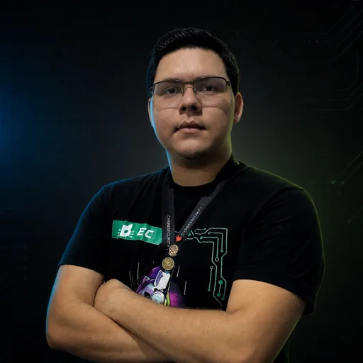 Roger Arana en evento de ciberseguridad